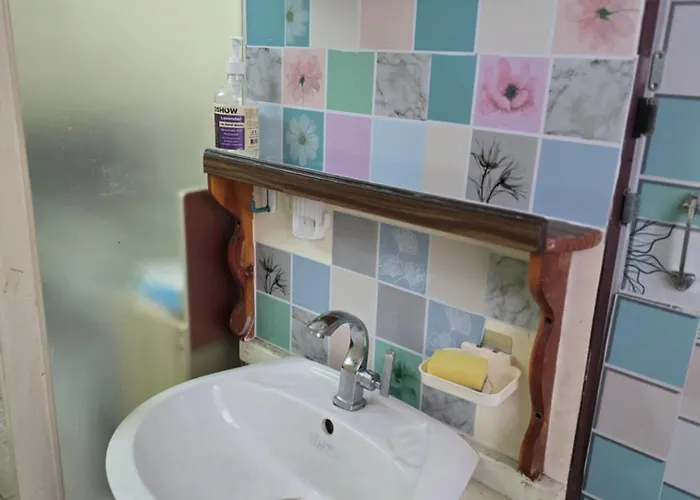 J Place 204 With Fan Free Wifi, Near Skytrain Apartment Bangkok